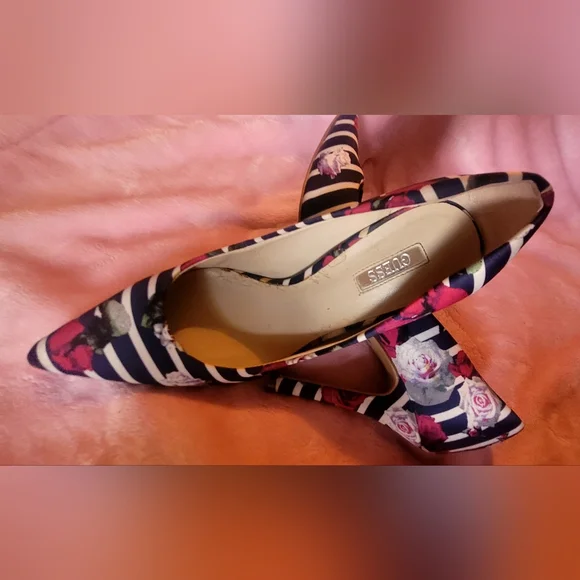 SZ 8.5 GUESS Heel - Picture 10 of 14